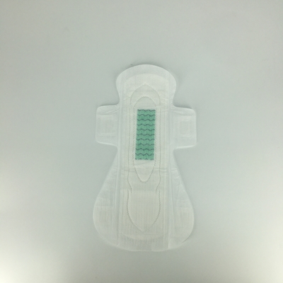 แผ่นชิปไอออนลบแกนสีน้ำเงิน Nano Silver Magnetic Ion Sanitary Napkin