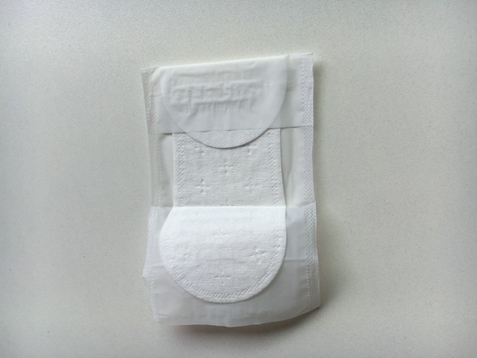155mm Breathable Panty Liners ผ้านอนวูฟเวนทิ้ง Panty Liner สำหรับผู้หญิง